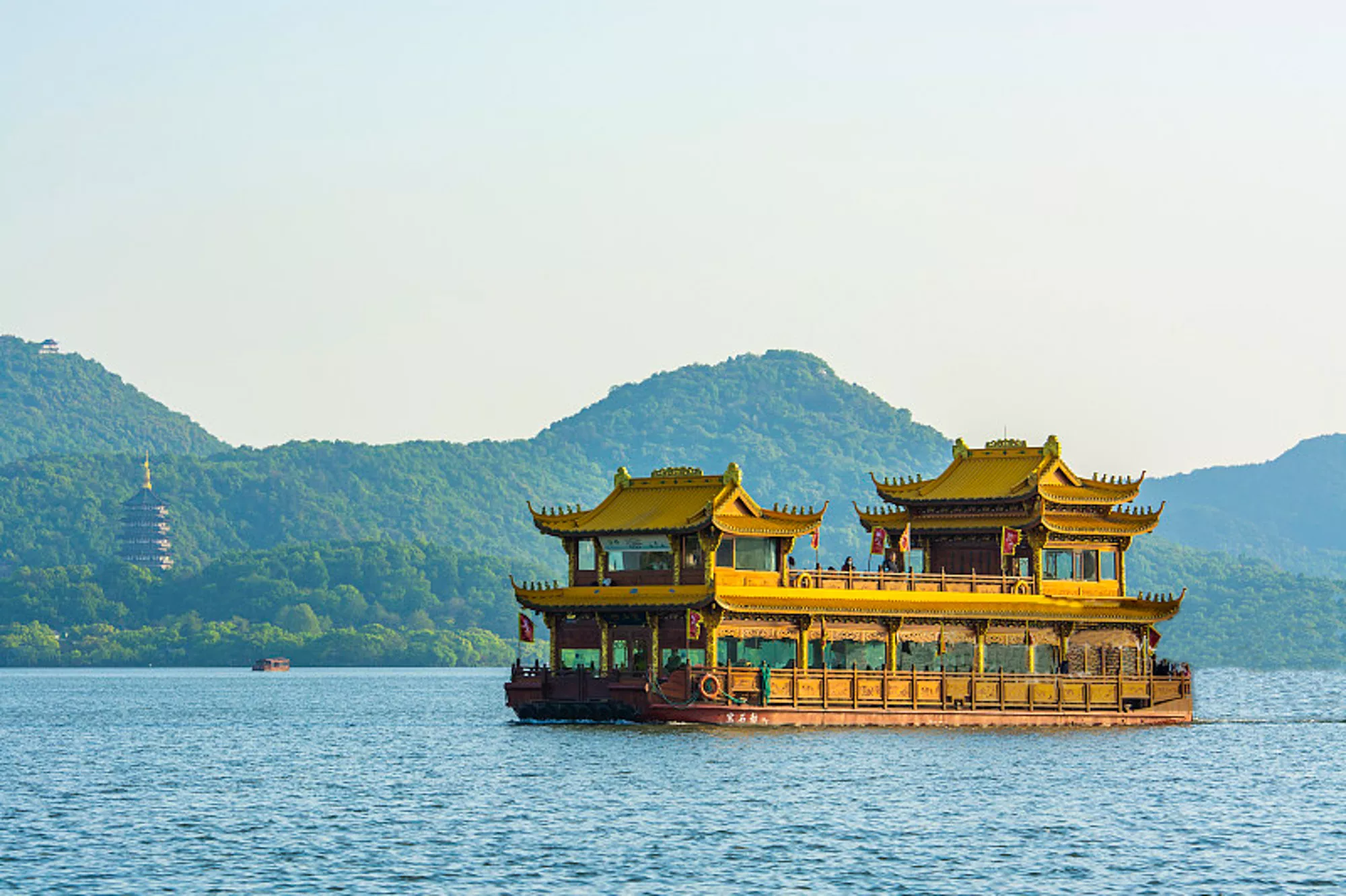 Baoshi Gaily Painted Pleasure Boat 2