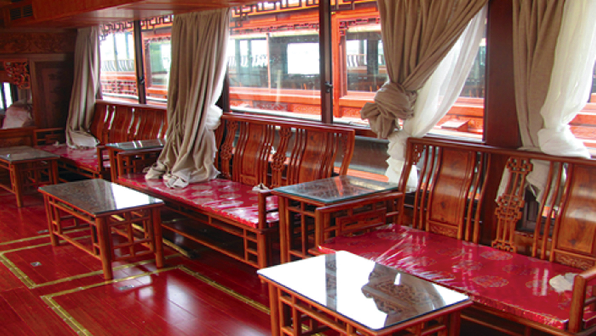 Dining Boat 5